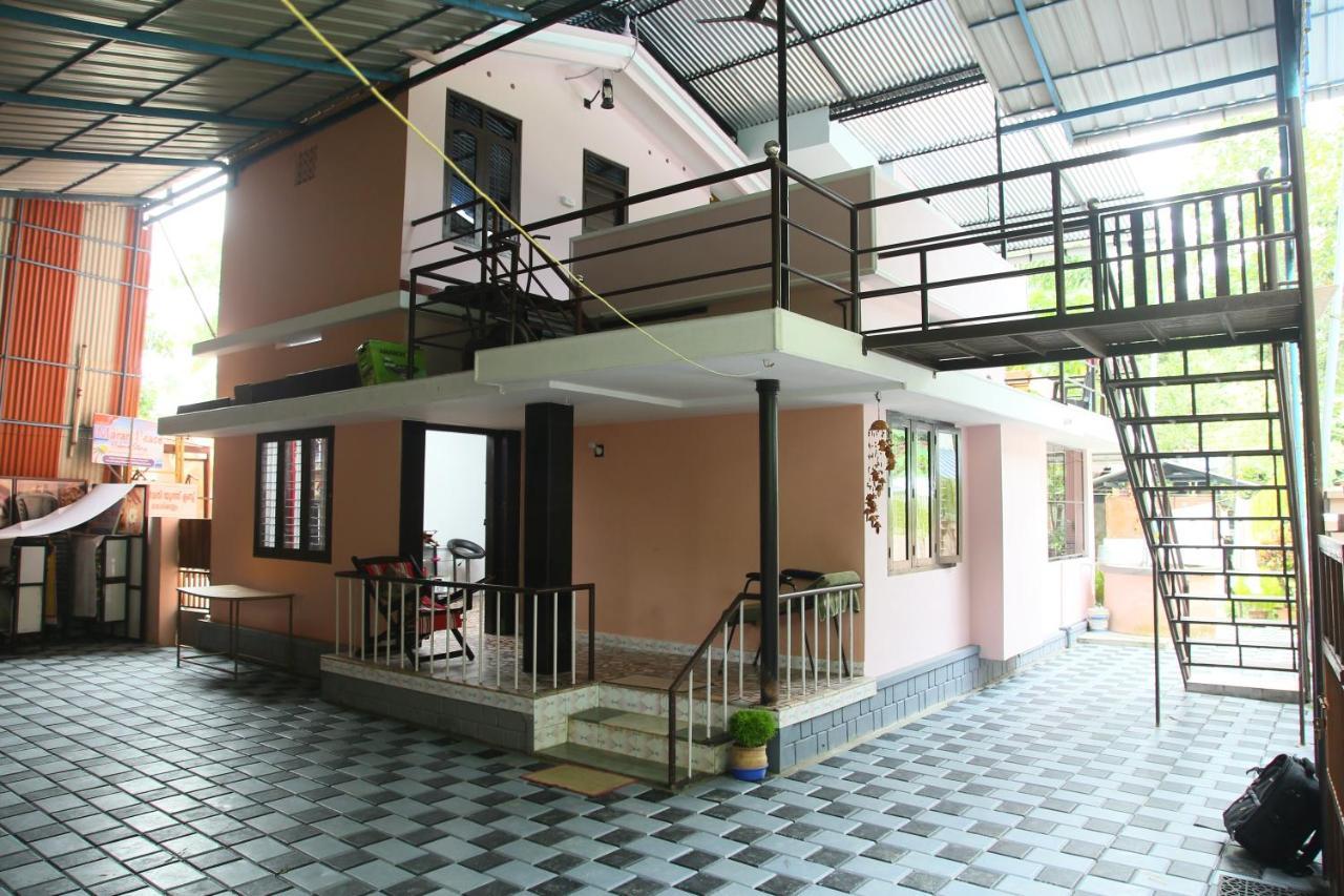 Marari Peace Homestay Mararikulam Bagian luar foto